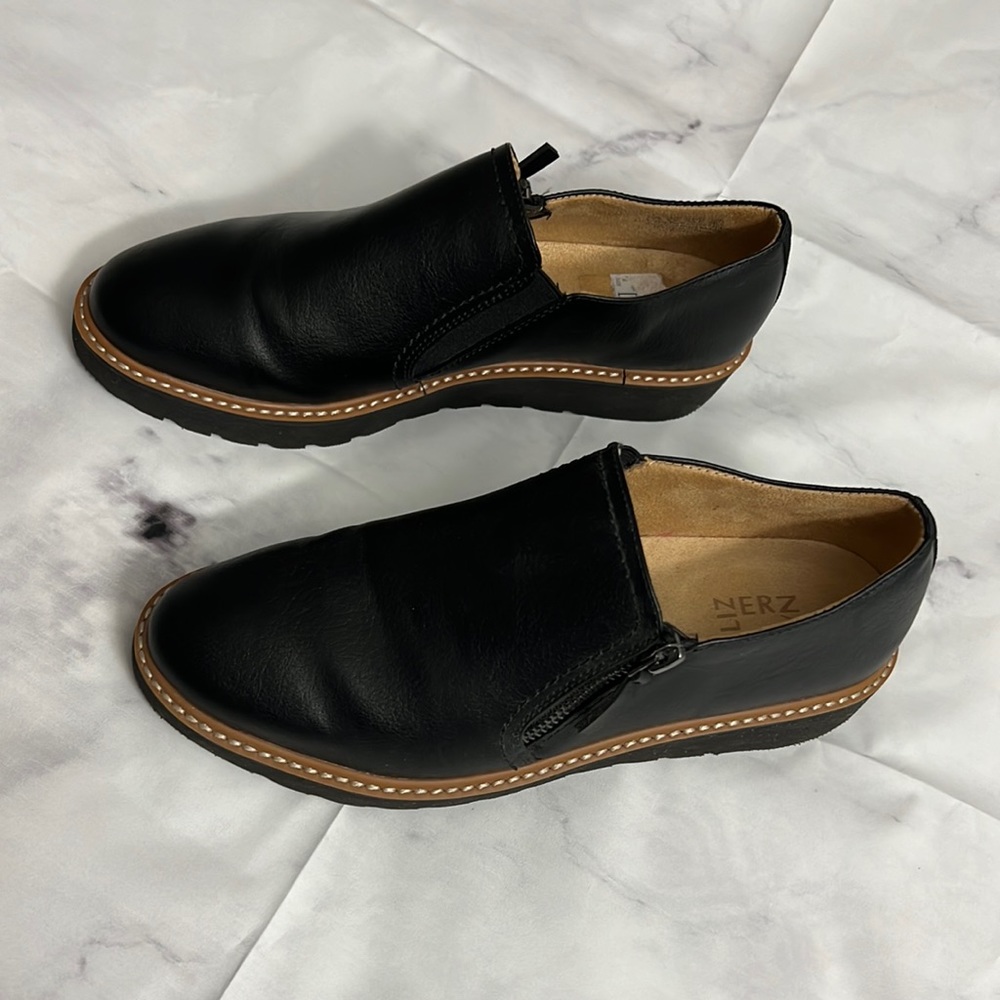 8 1/2W NATURALIZER Loafers 👞